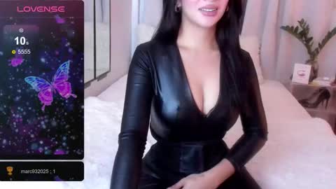 Snapshot of loisewilliams chatting on March 2026 01:13:01 AM Mistress L online show from March 2026 01:13:01 AM