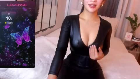 Snapshot of loisewilliams chatting on March 2026 02:16:01 AM Mistress L online show from March 2026 02:16:01 AM