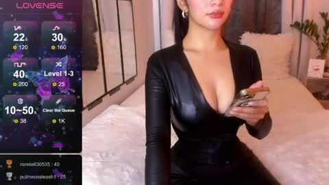 Snapshot of loisewilliams chatting on March 2026 03:12:01 PM Mistress L online show from March 2026 03:12:01 PM