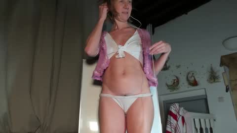 Snapshot of lola_belgium chatting on January 2025 05:17:01 PM lola_belgium online show from January 2025 05:17:01 PM