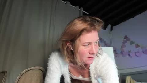 Snapshot of lola_belgium chatting on February 2025 05:25:02 PM lola_belgium online show from February 2025 05:25:02 PM