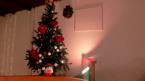 Snapshot of lola_cocks chatting on December 2024 01:28:02 AM mara online show from December 2024 01:28:02 AM