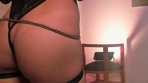 Snapshot of lola_cocks chatting on January 2025 02:33:01 AM mara online show from January 2025 02:33:01 AM