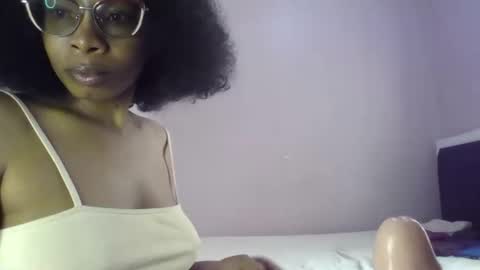 Snapshot of lola_coco chatting on April 2026 06:19:01 AM Lola Coco online show from April 2026 06:19:01 AM