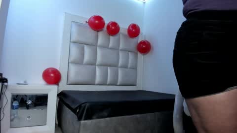 lola_js online show from April 2026 11:59:01 AM