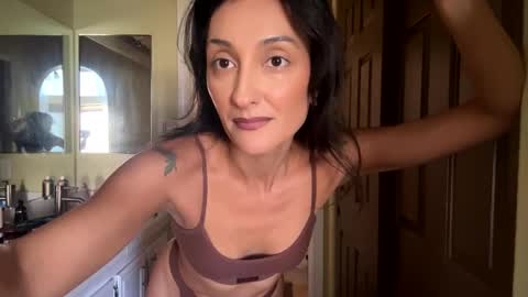 lola_la_lita online show from October 2025 06:15:02 PM