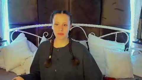 Lola online show from July 2026 03:40:01 PM