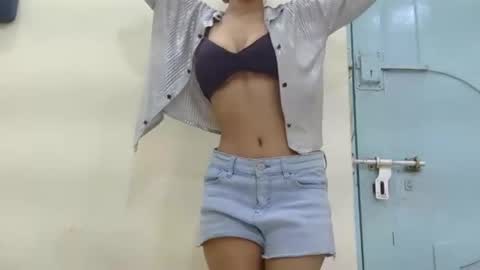 lolaa online show from October 2025 05:29:02 AM