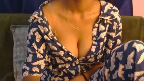 Snapshot of lolaa_darling chatting on May 2026 05:35:02 AM lolaa online show from May 2026 05:35:02 AM