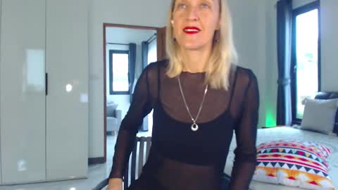 Lola online show from November 2025 02:56:02 AM