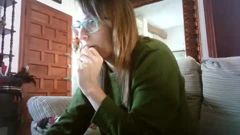 Snapshot of lolahueso chatting on February 2025 04:24:02 PM LOLA HUESO y ERIC online show from February 2025 04:24:02 PM