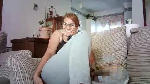 Snapshot of lolahueso chatting on September 2025 08:29:02 AM LOLA HUESO y ERIC online show from September 2025 08:29:02 AM