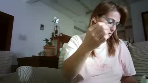 Snapshot of lolahueso chatting on October 2025 08:24:02 AM LOLA HUESO y ERIC online show from October 2025 08:24:02 AM