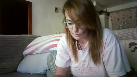 Snapshot of lolahueso chatting on November 2025 03:00:01 PM LOLA HUESO y ERIC online show from November 2025 03:00:01 PM