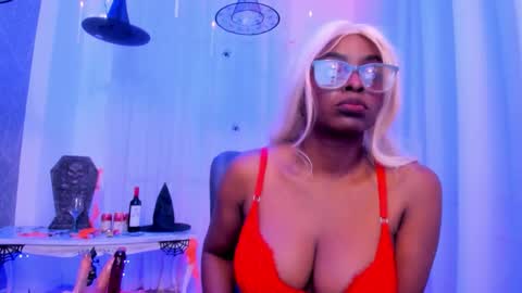 lola online show from October 2025 09:16:02 PM