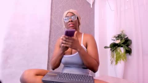 lola online show from November 2025 12:53:01 PM