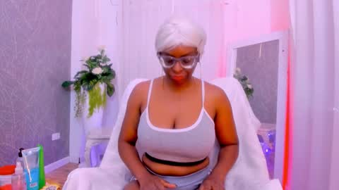 lola online show from November 2025 01:32:02 PM