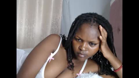 Snapshot of lolamia7 chatting on April 2026 05:32:02 PM lolamia7 online show from April 2026 05:32:02 PM