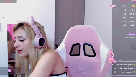 Snapshot of lolly_js_ chatting on December 2024 04:47:02 PM Lolly online show from December 2024 04:47:02 PM