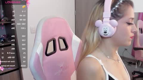 Snapshot of lolly_js_ chatting on February 2025 02:33:01 AM Lolly online show from February 2025 02:33:01 AM