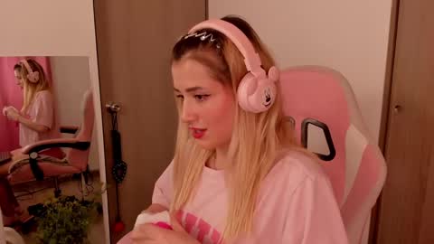 Snapshot of lolly_js_ chatting on February 2025 03:42:01 AM Lolly online show from February 2025 03:42:01 AM