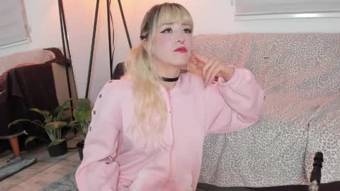 Snapshot of lollypetitte_ chatting on April 2026 02:42:01 AM Lolly online show from April 2026 02:42:01 AM