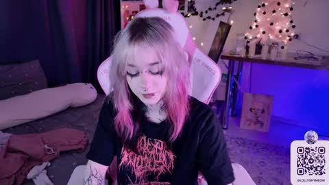 Snapshot of lollyshy__ chatting on December 2024 11:41:02 PM Lolly online show from December 2024 11:41:02 PM