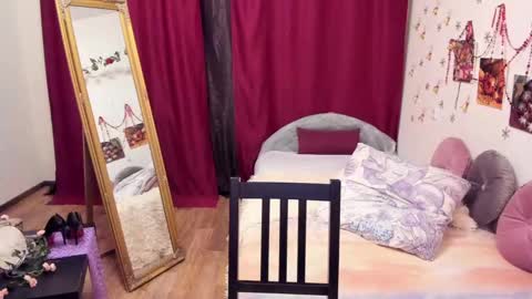 Snapshot of lolomercier chatting on January 2025 08:34:02 PM LoloMercier online show from January 2025 08:34:02 PM