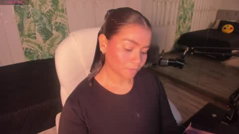 loly_marce online show from April 2026 08:01:02 PM