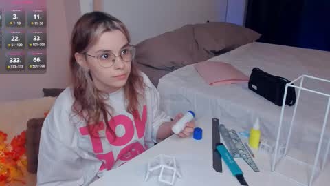 Lona online show from November 2025 07:04:02 PM