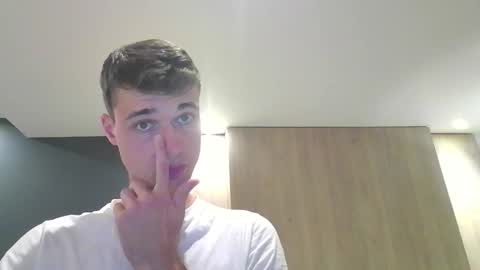 Snapshot of london_tomy chatting on September 2025 01:40:02 AM london_tomy online show from September 2025 01:40:02 AM