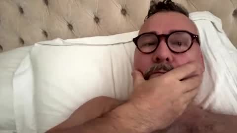 Snapshot of londongent2023 chatting on March 2026 07:34:02 AM EnglishBear online show from March 2026 07:34:02 AM