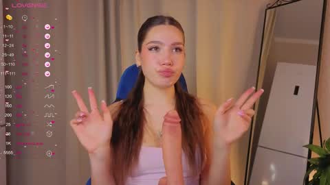 Snapshot of loney__tunes chatting on September 2025 07:44:01 AM Shy EvaStreams are everyday 9 AM - 3 PM GMT 3 online show from September 2025 07:44:01 AM