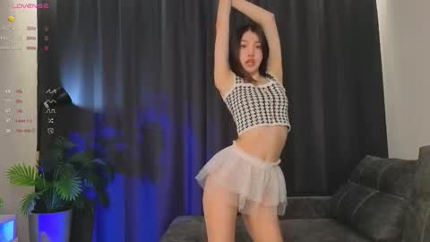 Snapshot of loney__tunes chatting on November 2025 04:07:02 PM Shy EvaStreams are everyday 9 AM - 3 PM GMT 3 online show from November 2025 04:07:02 PM