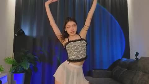 Snapshot of loney__tunes chatting on November 2025 04:03:01 PM Shy EvaStreams are everyday 9 AM - 3 PM GMT 3 online show from November 2025 04:03:01 PM