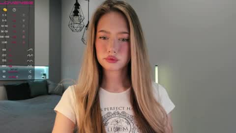 Snapshot of longoriaeva chatting on June 2026 04:24:02 PM Eva online show from June 2026 04:24:02 PM