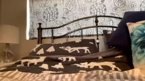 longshank09 online show from December 2024 12:16:02 PM