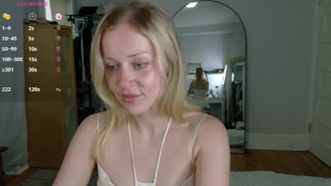 Snapshot of looking444love888 chatting on July 2026 12:04:01 AM Elanor online show from July 2026 12:04:01 AM