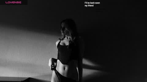 Luna online show from October 2025 06:38:02 PM