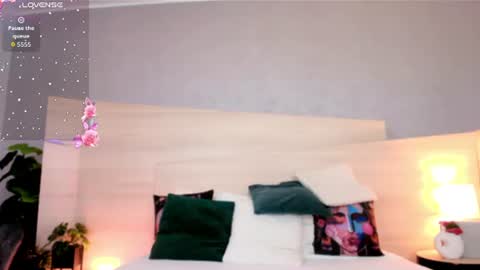 Snapshot of loonyannie chatting on July 2026 04:06:02 AM Annie online show from July 2026 04:06:02 AM