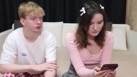 Jean and Isa right couple Mark and Eva left couple online show from November 2025 10:43:02 AM