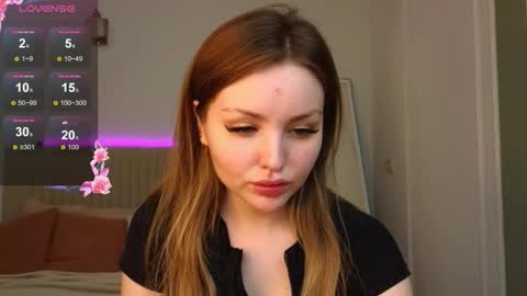 Snapshot of lora_amber chatting on September 2025 11:33:02 AM Lora online show from September 2025 11:33:02 AM