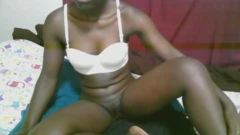 Snapshot of lora_amor chatting on November 2025 03:45:01 PM lora_amor online show from November 2025 03:45:01 PM