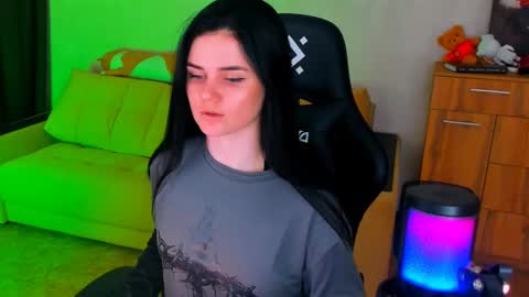 Snapshot of lora_cain chatting on February 2025 06:03:01 PM Lora Cain online show from February 2025 06:03:01 PM