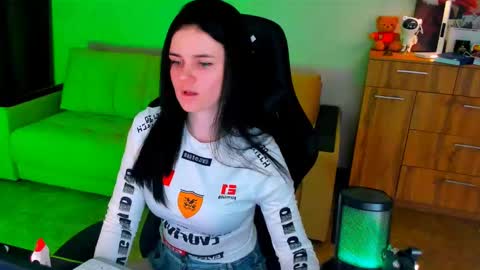 Snapshot of lora_cain chatting on February 2025 03:27:01 PM Lora Cain online show from February 2025 03:27:01 PM