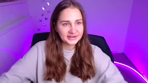 Snapshot of lora_kisses chatting on October 2025 06:11:01 AM Lora online show from October 2025 06:11:01 AM