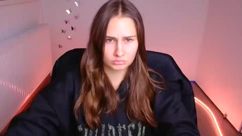 Snapshot of lora_kisses chatting on October 2025 06:23:02 AM Lora online show from October 2025 06:23:02 AM