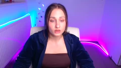 Snapshot of lora_kisses chatting on October 2025 11:35:01 AM Lora online show from October 2025 11:35:01 AM