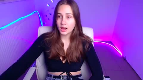 Snapshot of lora_kisses chatting on October 2025 05:19:02 AM Lora online show from October 2025 05:19:02 AM