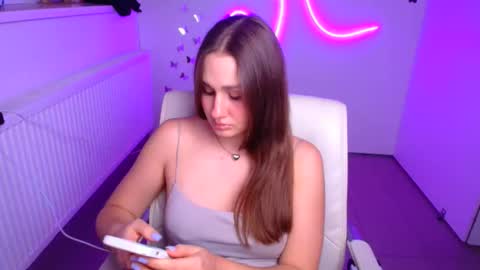 Snapshot of lora_kisses chatting on October 2025 01:23:04 PM Lora online show from October 2025 01:23:04 PM